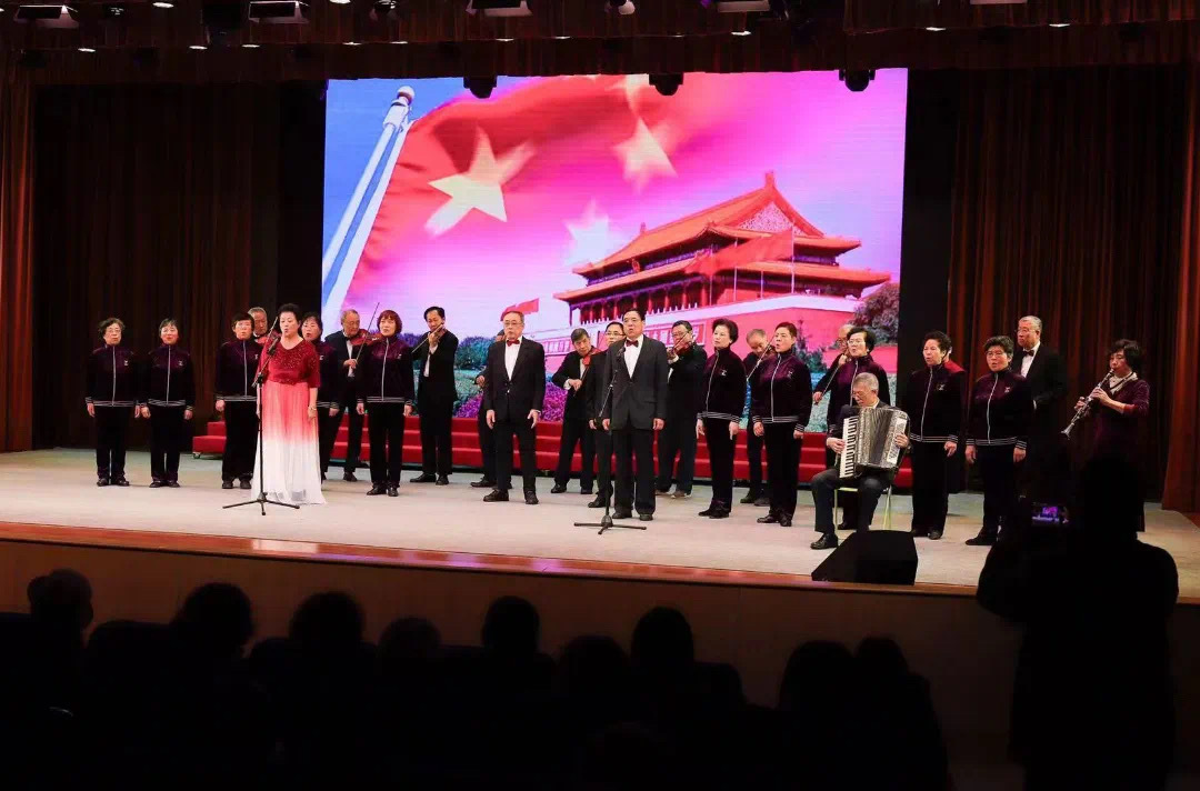 在线娱乐-关于大比分获胜引发热议！，科维托娃在RNG比赛中重返赛场观众掌声雷动的信息