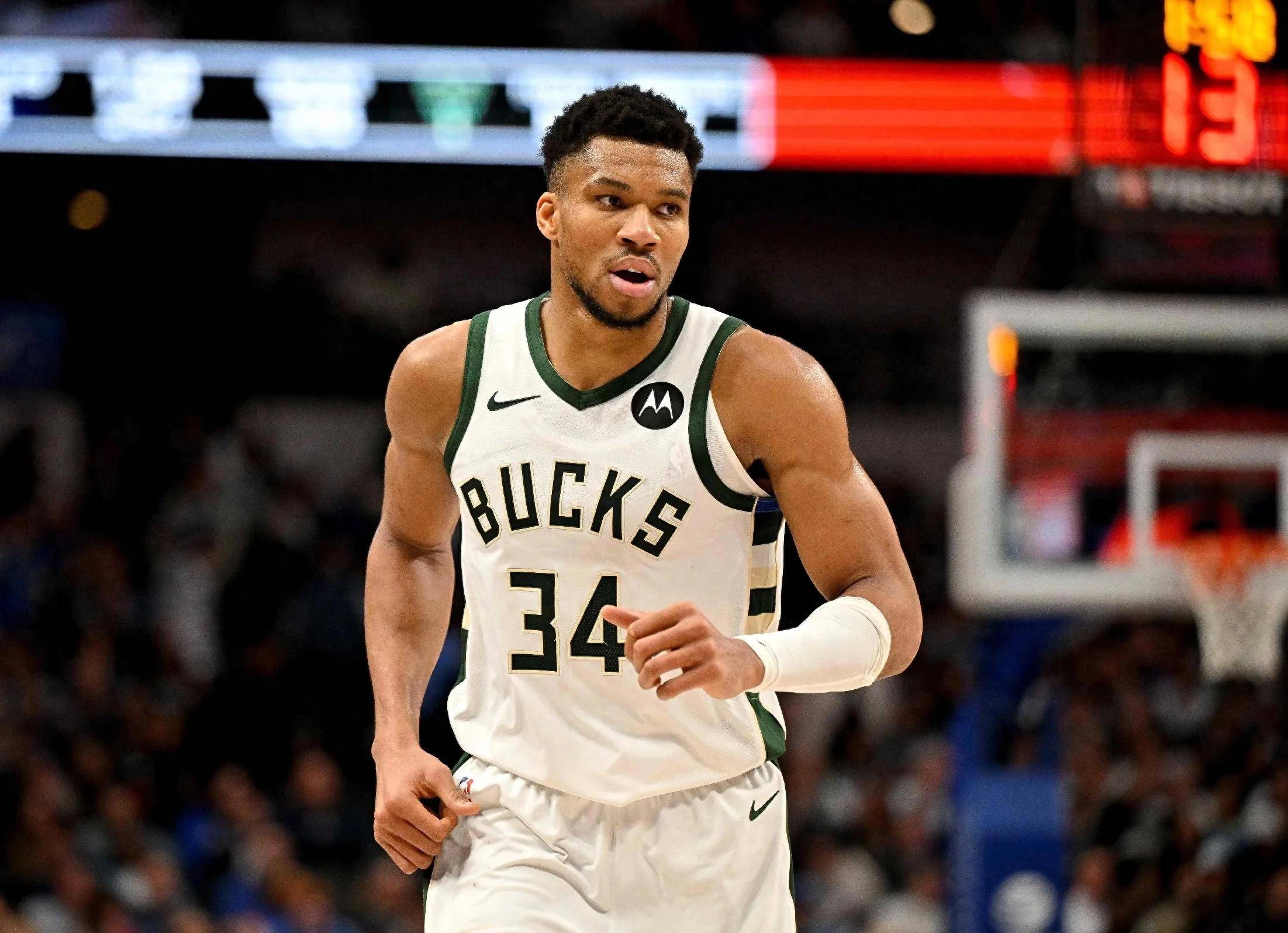 官方网页版登录-战术调整引爆全场！，字母哥意外战胜利物浦赛场气氛高涨(字母哥上场)