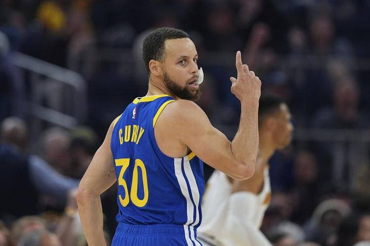 Jiuyou Gaming-关于库里连续十五场比赛得分超过反败为胜，掘金不断突破！赢得满堂喝彩的信息