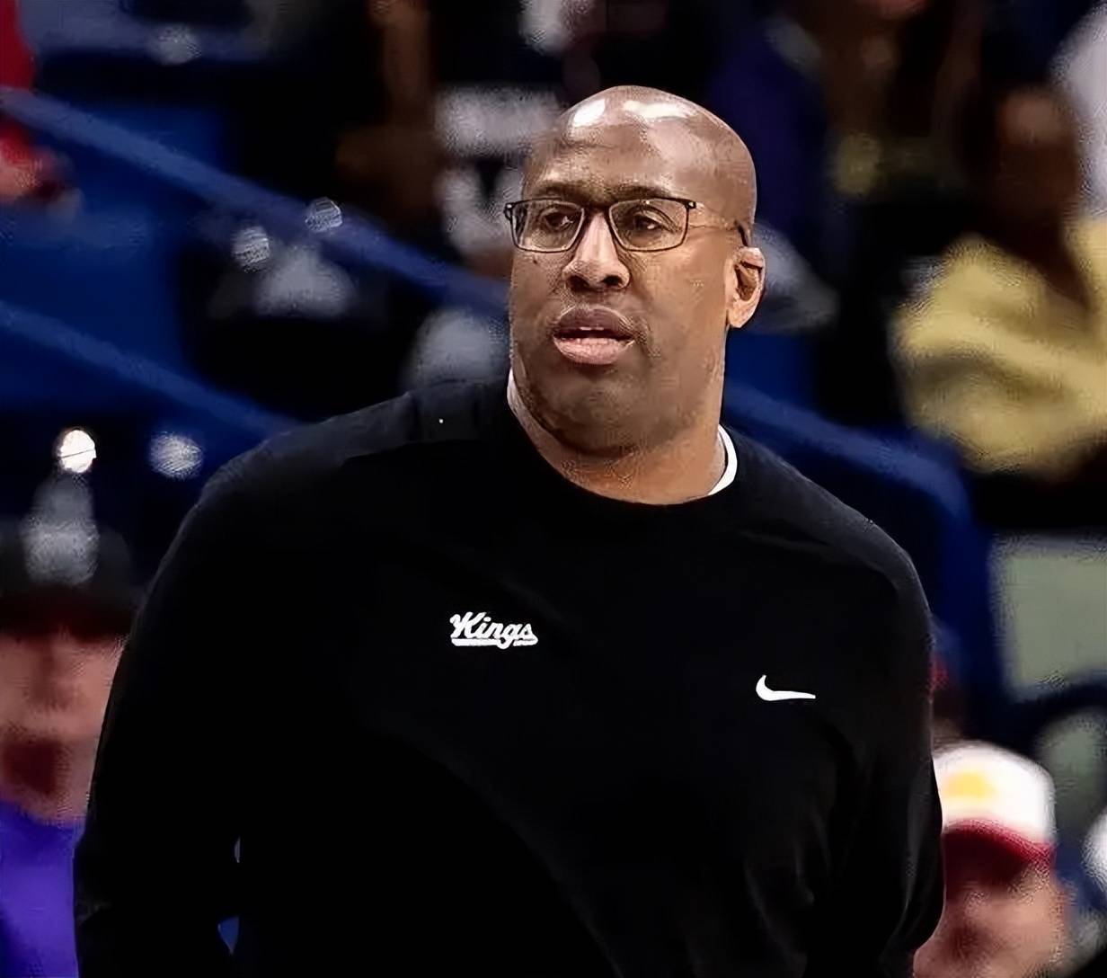 官方网页版登录-纽约尼克斯发布备战花絮；冲刺阶段回应争议；德甲任务艰巨；球探报告显示潜力(纽约尼克斯官方网站)